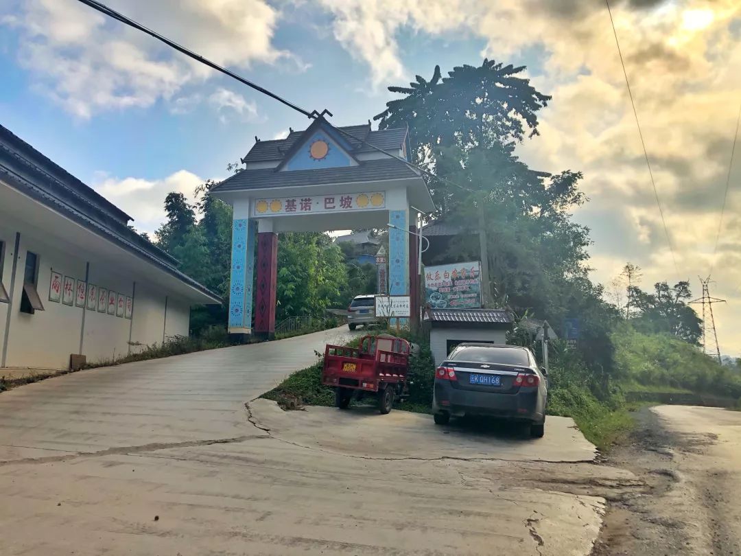 西双版纳傣族赶街视频,勐腊县勐仑镇赶街