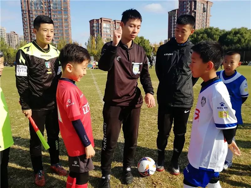 涓皬瀛﹁冻鐞冭禌闈掕,灏忓瓒崇悆闈掕姣旇禌