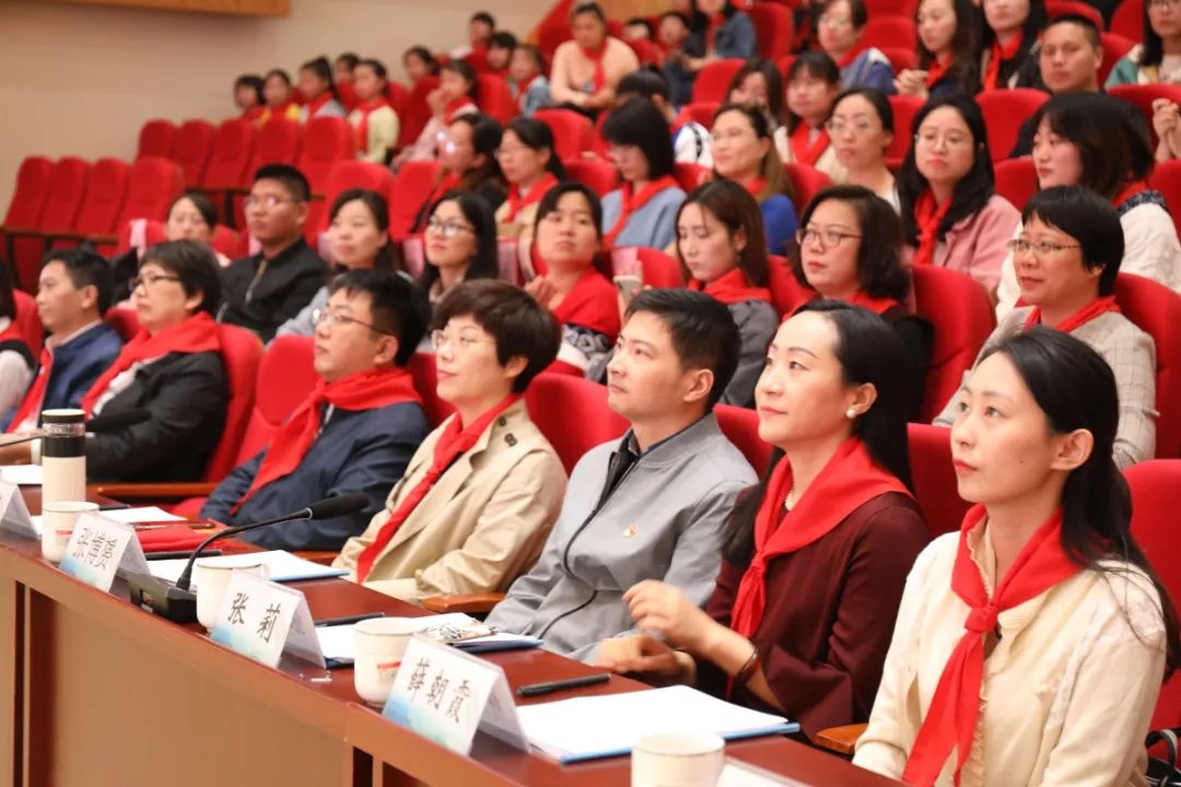 不忘初心砥砺前行辅导员,不忘初心牢记使命辅导员培训