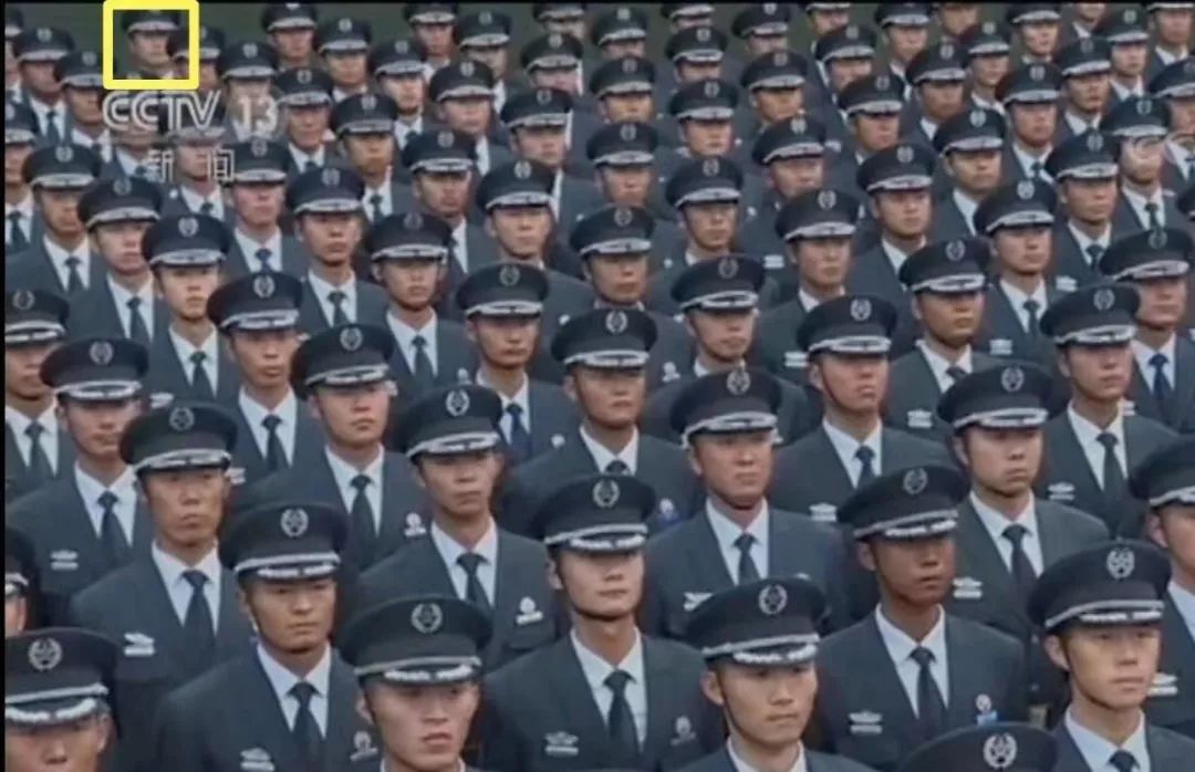 黄浦区人民武装部军事科参谋陈佳仪：“国庆阅兵这一天，我从*安门天**前走过”