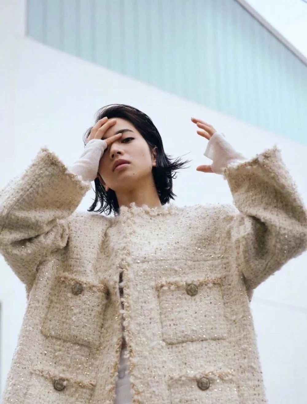 小香风如何穿更时髦,中长款黑色小香风怎么穿好看