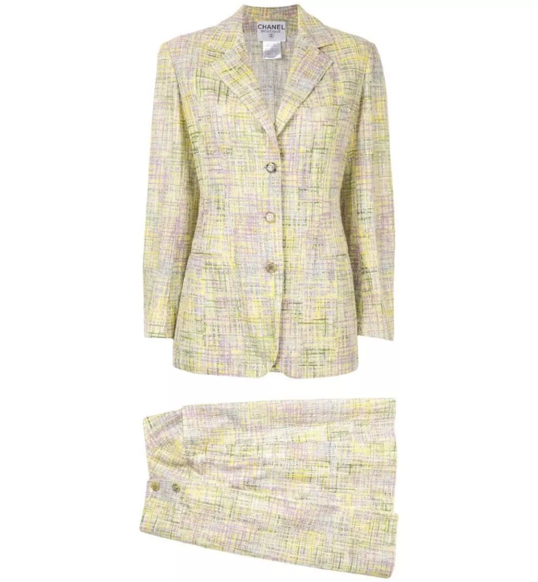 小香风如何穿更时髦,中长款黑色小香风怎么穿好看