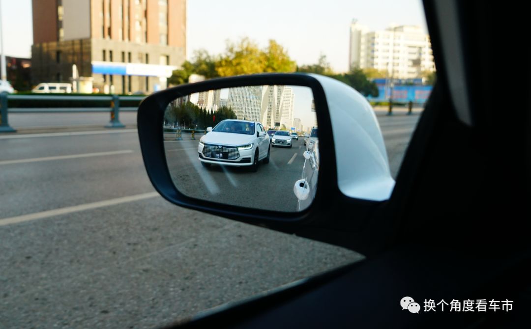 比亚迪秦plusev续航与埃安y对比,秦plusev500上坡真实续航测评