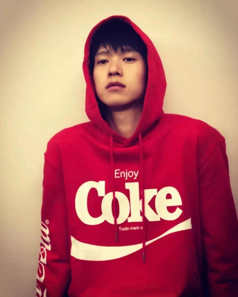 这些品牌推出的跨界潮服，掏空了我的钱包