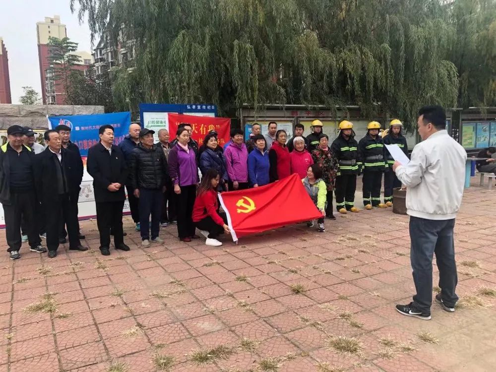 阴天下雨老年人,阴雨天老年人常感浑身酸痛
