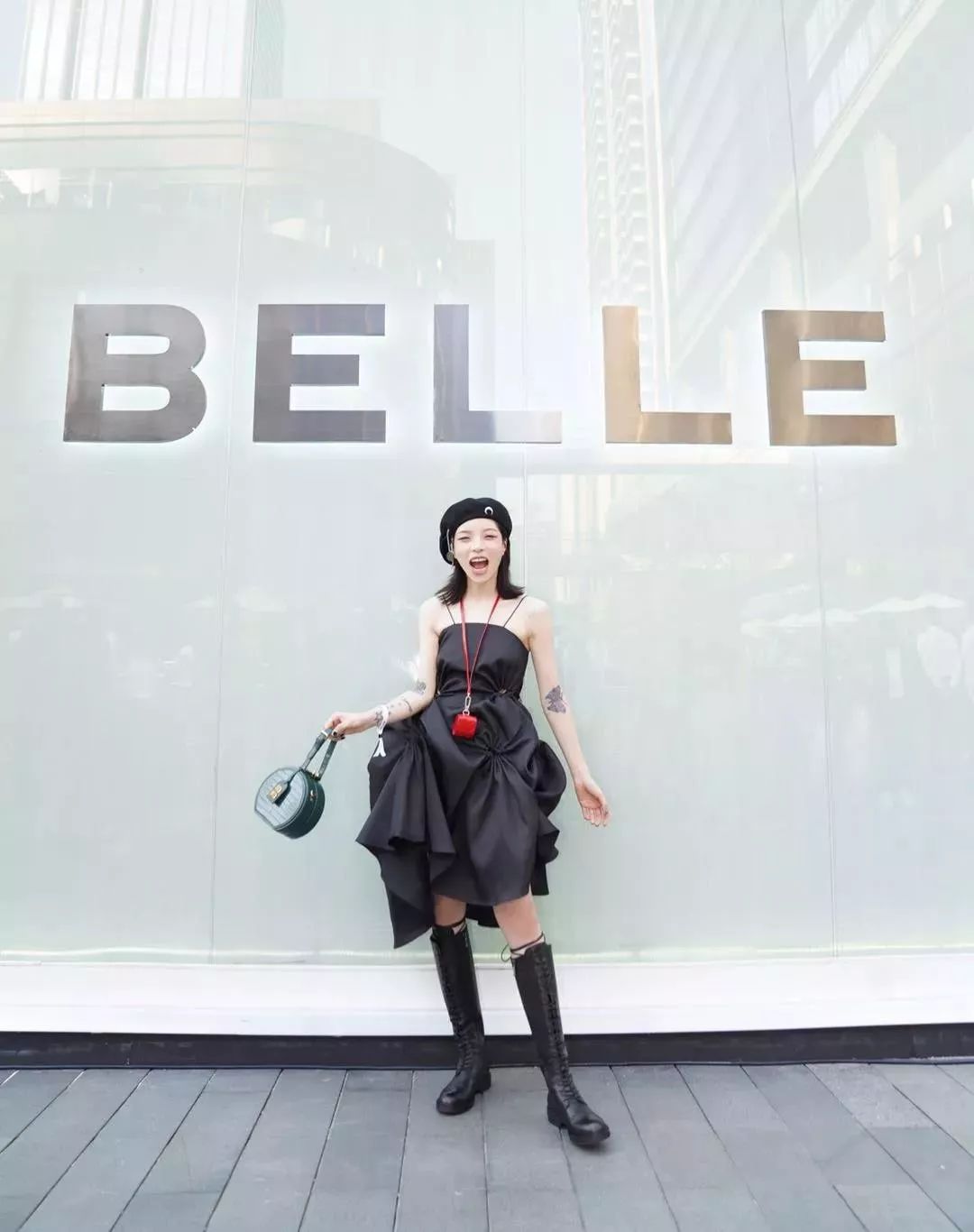 百丽bellelogo的变化,百丽belle褪色