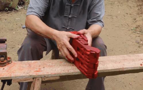 河南大爷做出2600年前的鲁班凳,山村老人制作鲁班凳惊艳国外