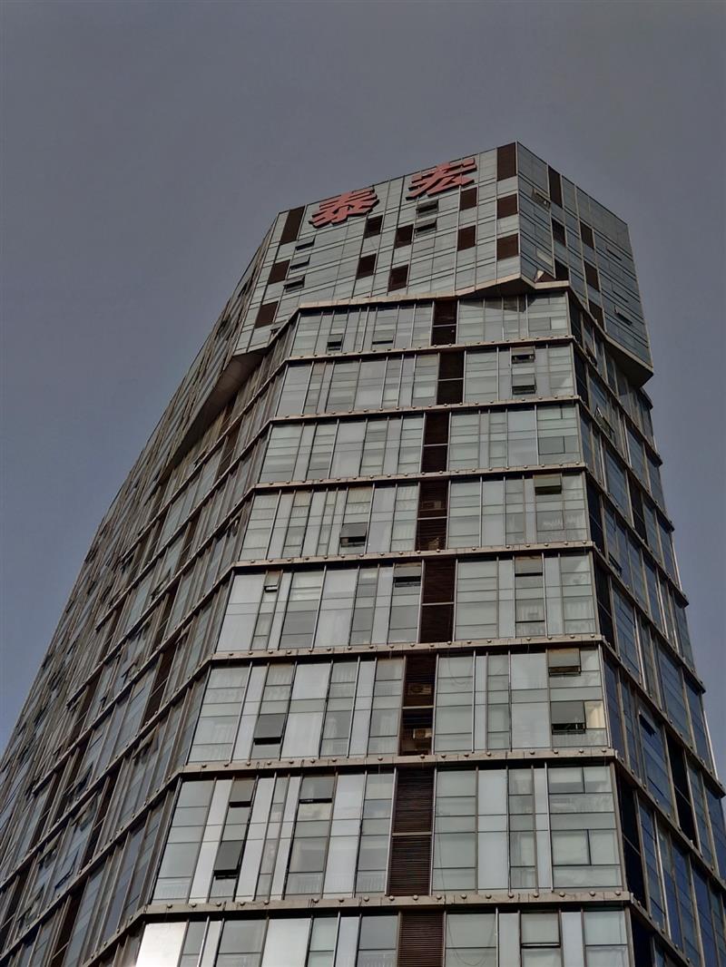 离开锤子老罗去哪里了,坚果pro3是罗永浩设计的吗