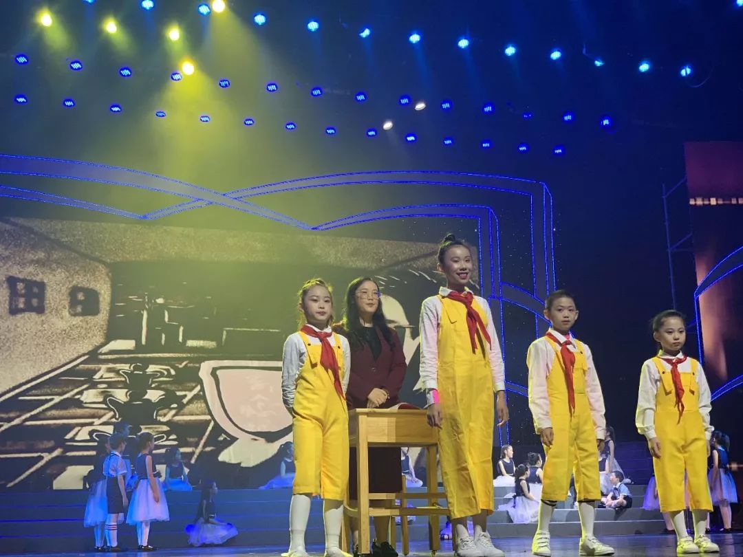 今天，这所学校的生日会惊艳全场