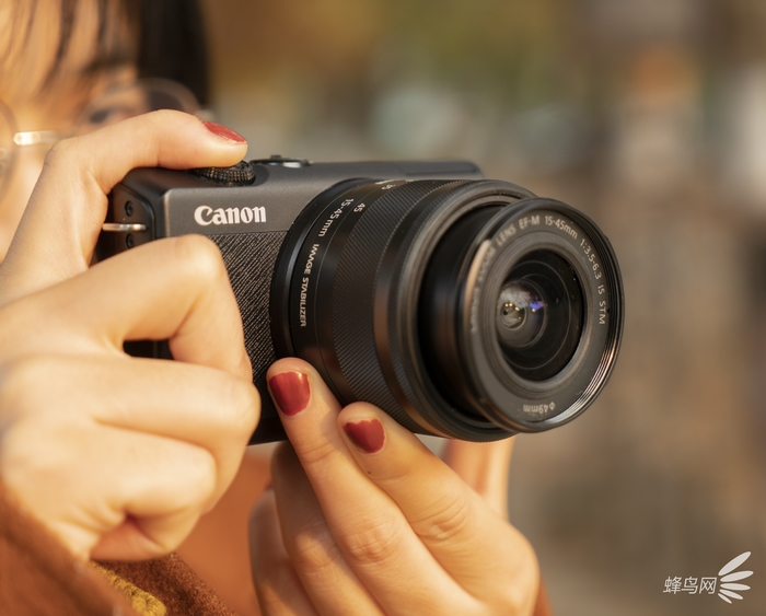 佳能M200入门微单相机eosm200,佳能eosm200值不值得买