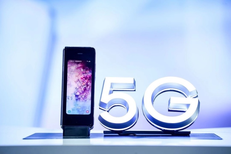 这些天，我与“折叠屏手机”朝夕相处