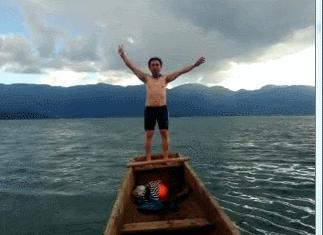 趣读丨我花三块钱买了朋友圈人设服务,然后我的人设崩了…