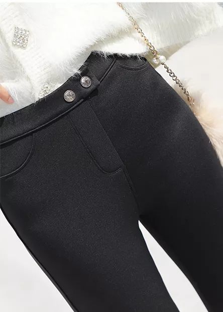 把护肤品穿在腿上是种什么体验？还能「显瘦10斤+超级保暖」