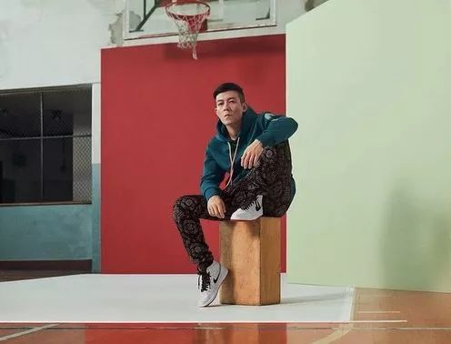 aj11黑红low2017发售,aj1mid万圣节黑红刺绣