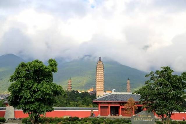 泸沽湖虎跳峡香格里拉怎么坐车,丽江香格里拉泸沽湖虎跳峡