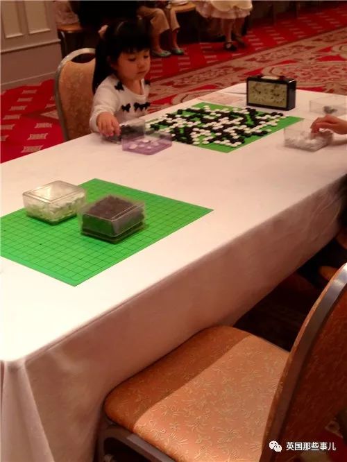 战胜71岁职业九段棋手的10岁围棋少女：这冰霜之瞪过分可爱了啊