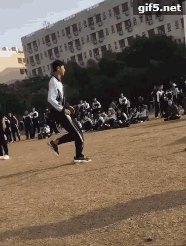 体育老师秀跳远绝活,盘点体育老师的独门绝技