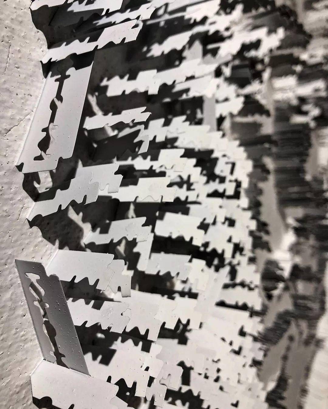 切出40000块面包丁玩拼图，无聊吃货的最高境界？甚至鸽子粪都不放过？