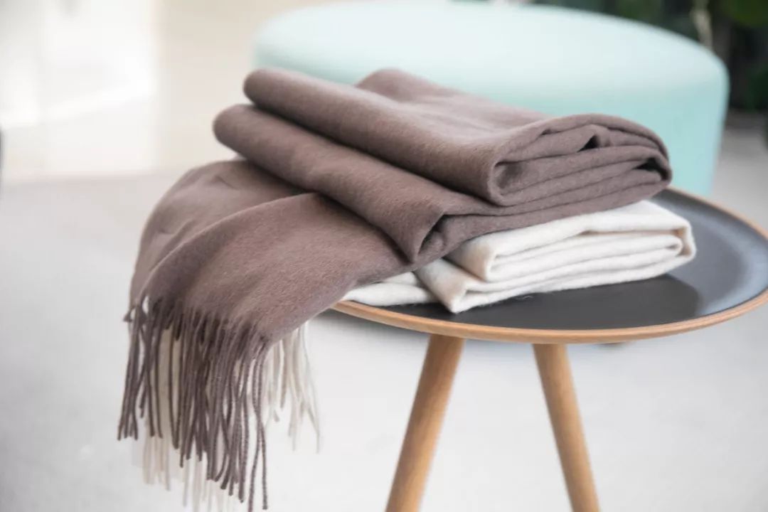 冬日保暖穿搭神器,提升穿搭氛围感的秋冬围巾推荐