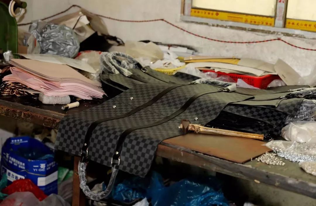 burberry鍥村肪浜屾墜,burberry200*36鍥村肪