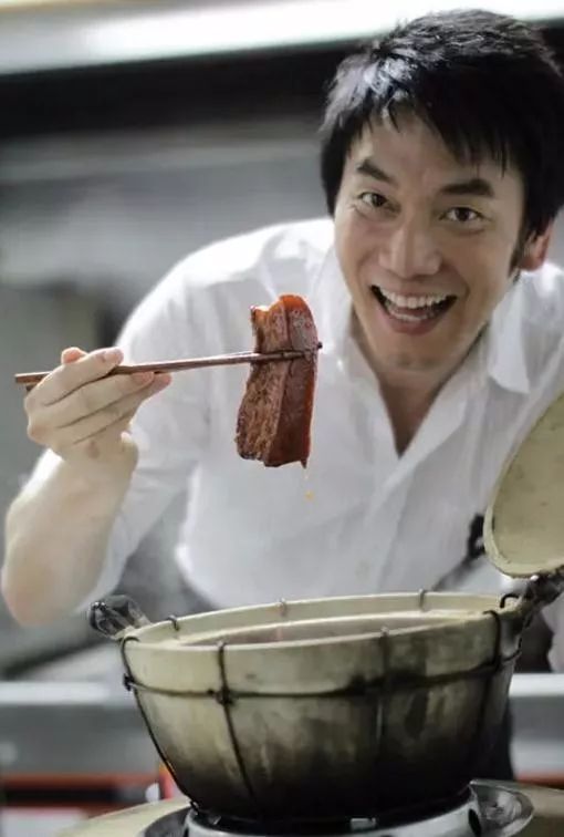 闲置自行车卖出10万天价，这个过气明星究竟多有钱？