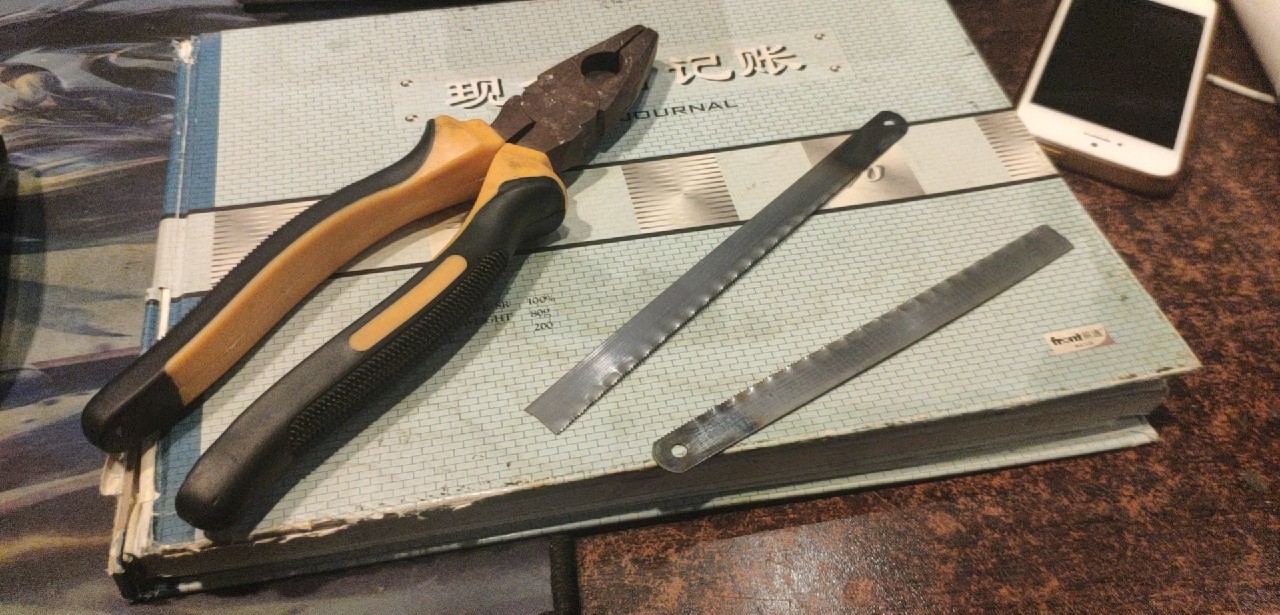 鱼竿被502胶水粘住拉不出来怎么办,鱼竿破裂最好的修复方法