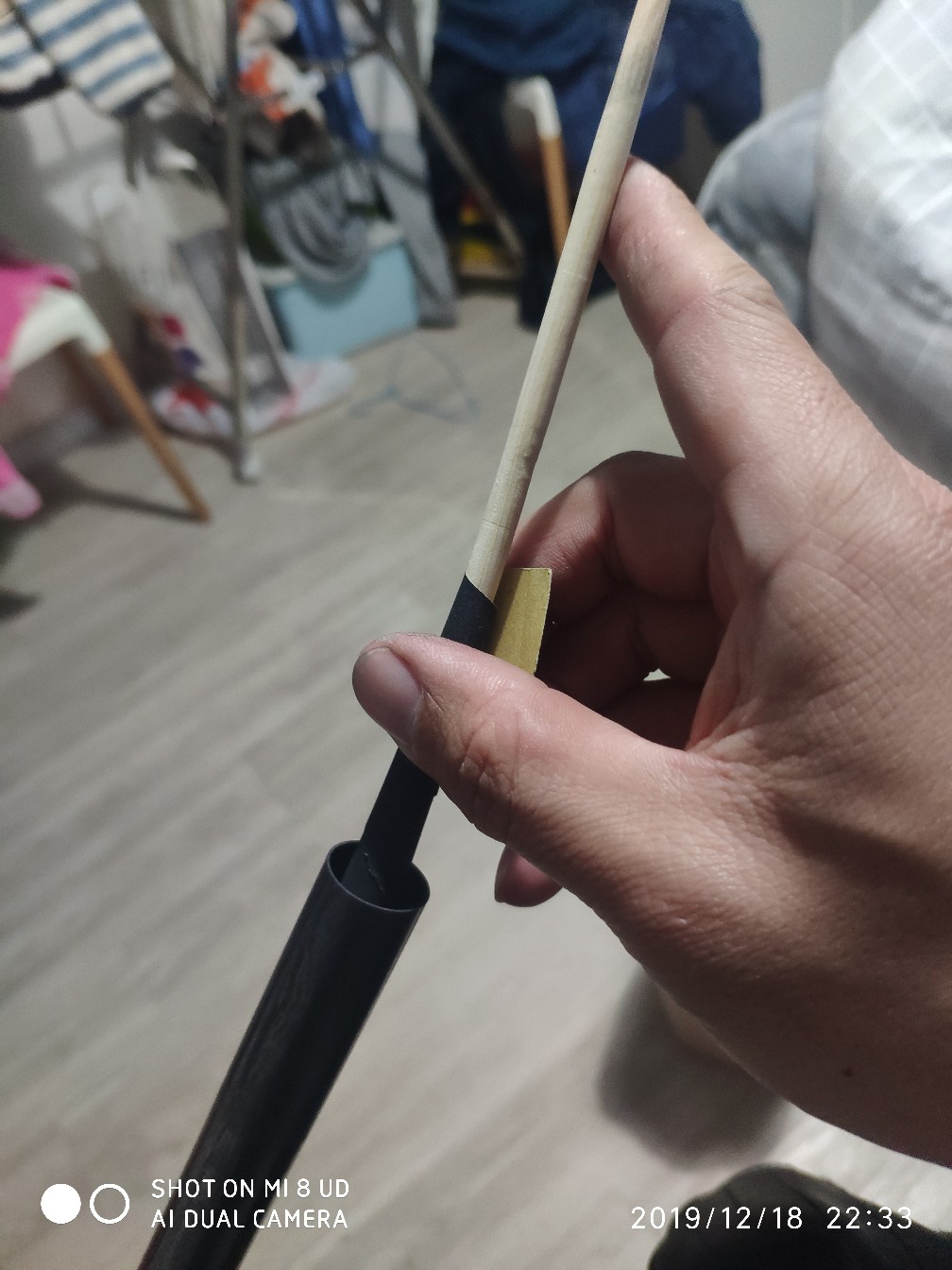 鱼竿被502胶水粘住拉不出来怎么办,鱼竿破裂最好的修复方法