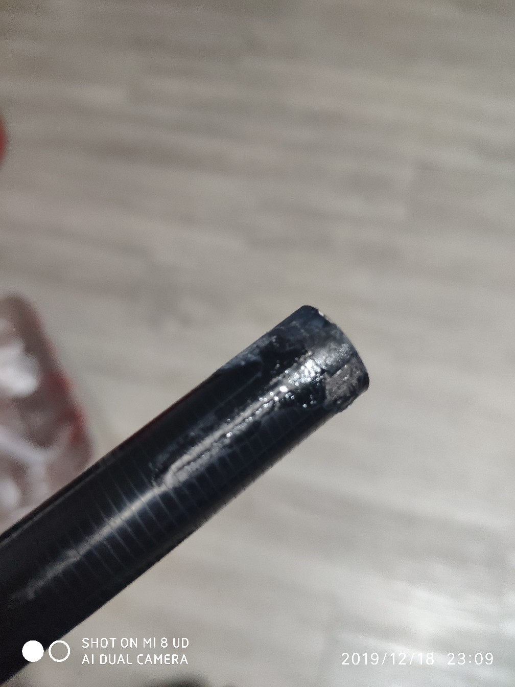 鱼竿被502胶水粘住拉不出来怎么办,鱼竿破裂最好的修复方法