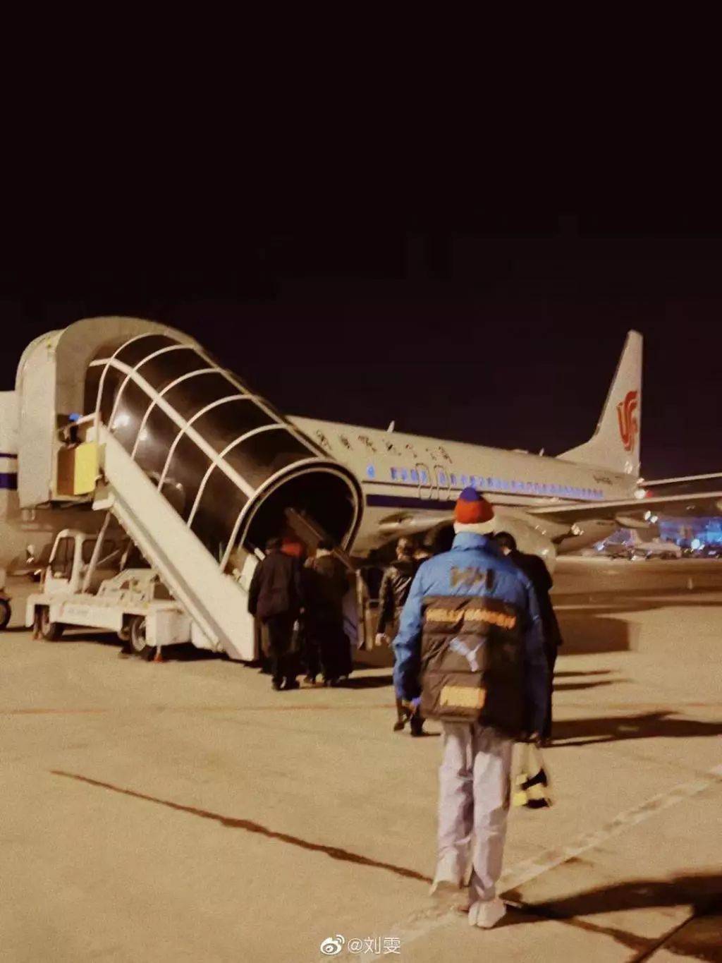 刘雯大表姐街拍太古里,大表姐刘雯美照