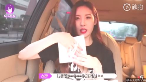 易烊千玺阿玛尼晚宴和别人聊天,易烊千玺阿玛尼晚宴打招呼