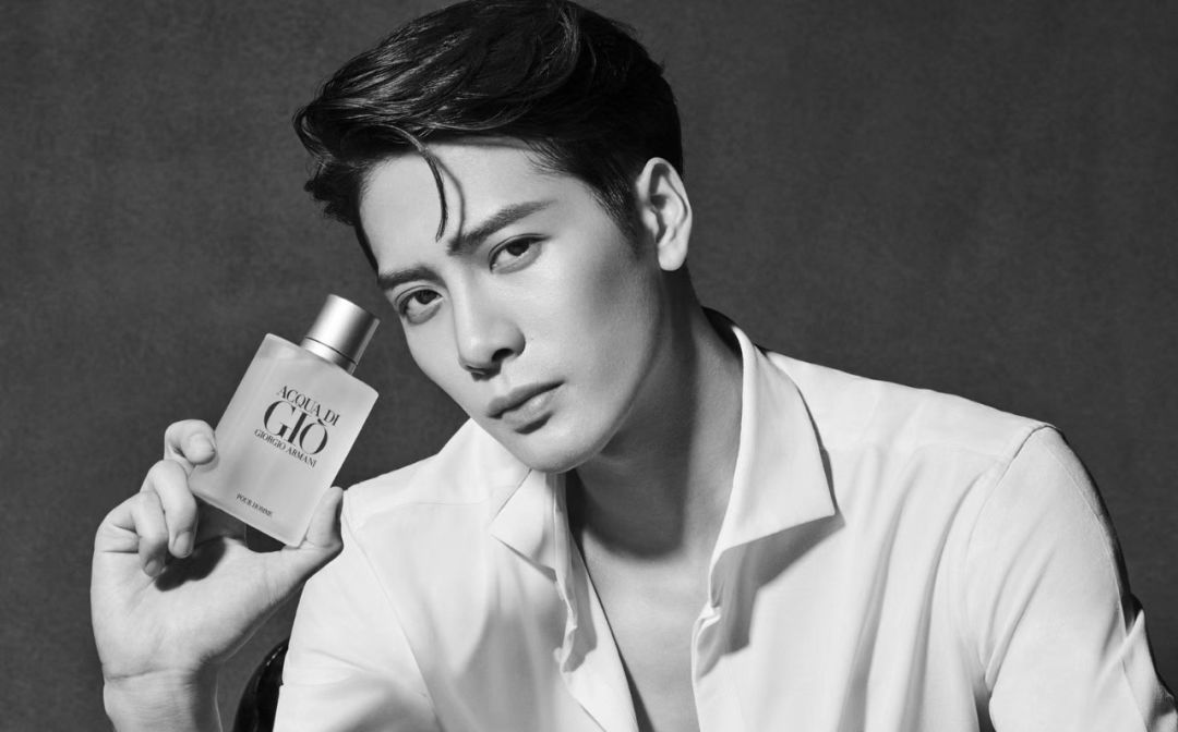 美人心计易烊千玺,易烊千玺阿玛尼晚宴喝香槟