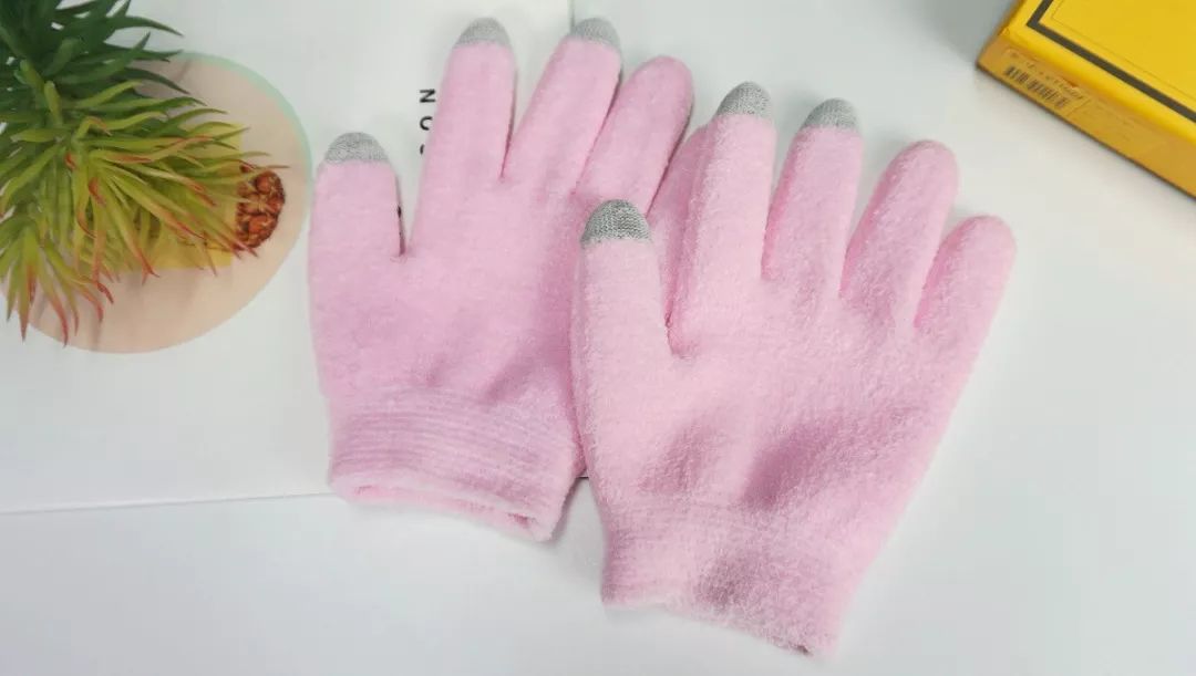 呵护手足|戴手套=精油SPA？还不耽误玩手机？30分钟急救手膜足膜，死皮老茧全消失，让你从头嫩到脚