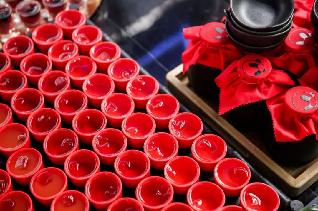 人人人!成都露天约会圣地“贰麻”,开出杭州首店!谢霆锋张靓颖都曾是座上宾