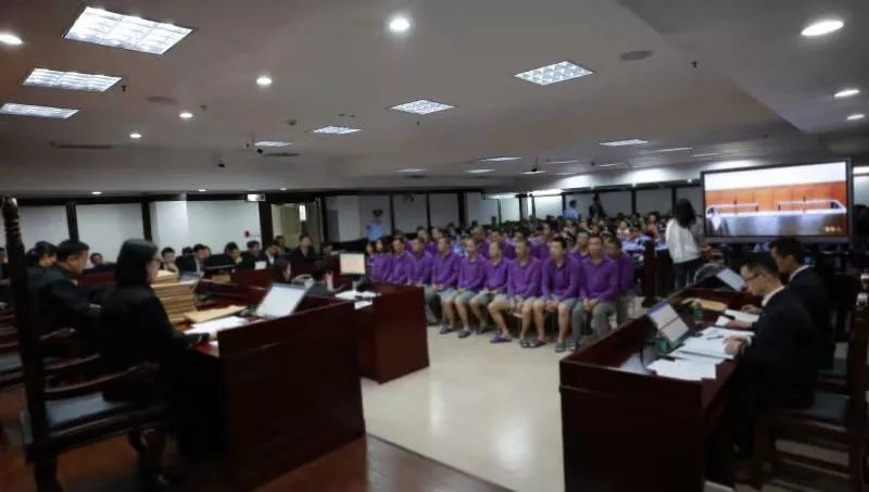 以诈骗手段实施盗窃,以套路贷手段诈骗财物