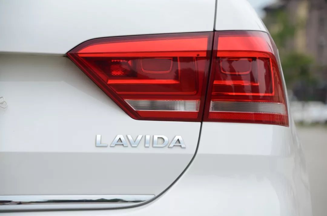 左手丰田右手大众,只花了不到5w成为人生赢家!这辆二手的朗行配置不输自家的卡罗拉!车主赚到了