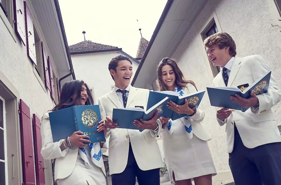 赵文卓子女学费,赵文卓女儿上最贵的学校