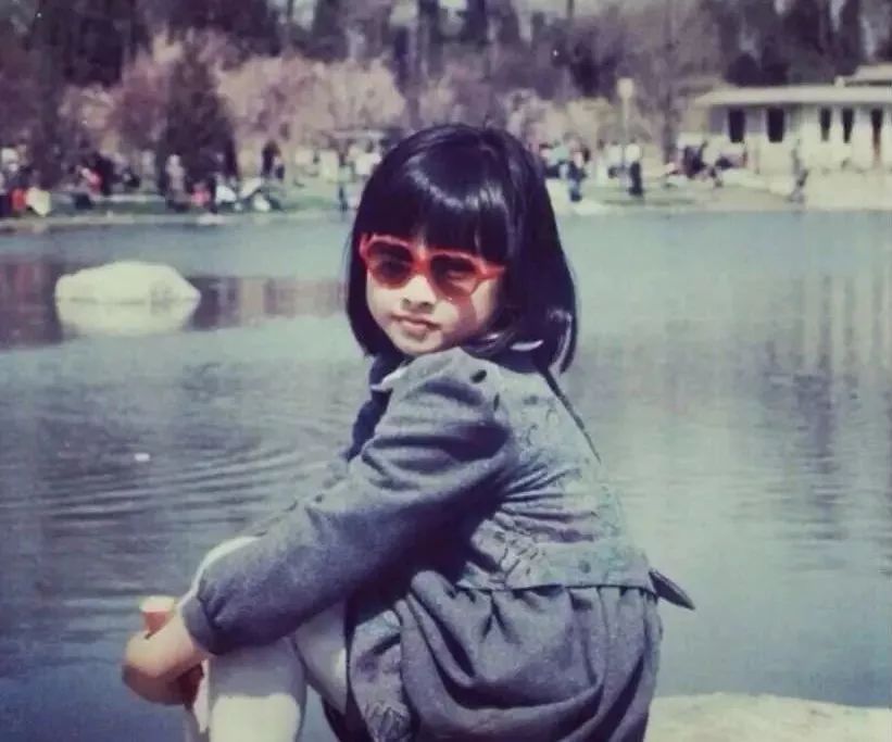 连续8年蝉联全球最美100人,35岁性感*物尤**凭美胸翻红,网友:我就是馋她身子