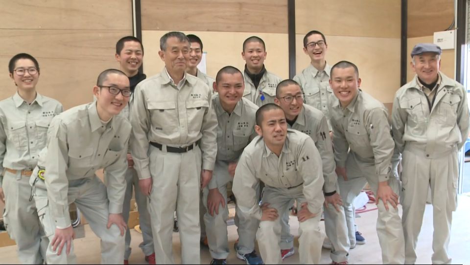 8年不许用手机、不许谈恋爱，被他骂过的60个光头都成了日本大师