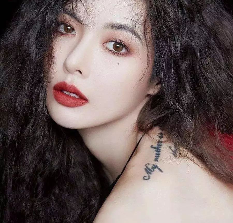 mac又纯又欲口红色号,mac粉嫩的口红色号