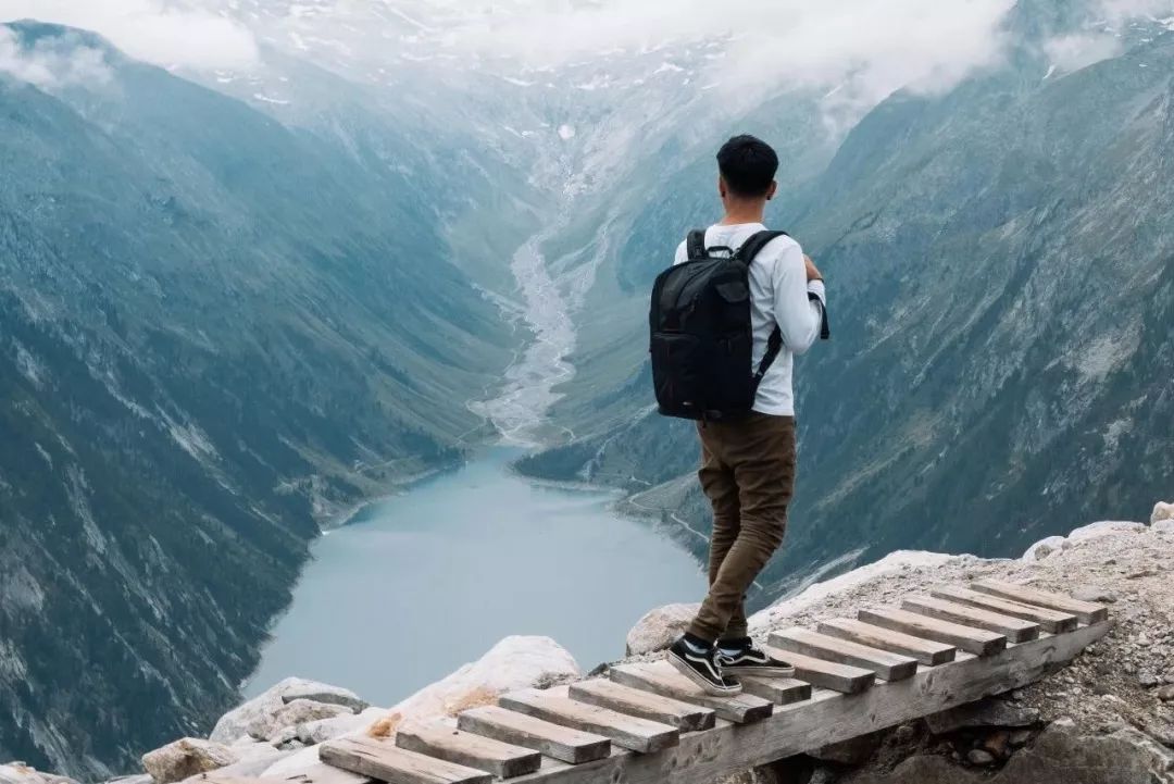 远离老实人的表现,远离身边所谓的老实人