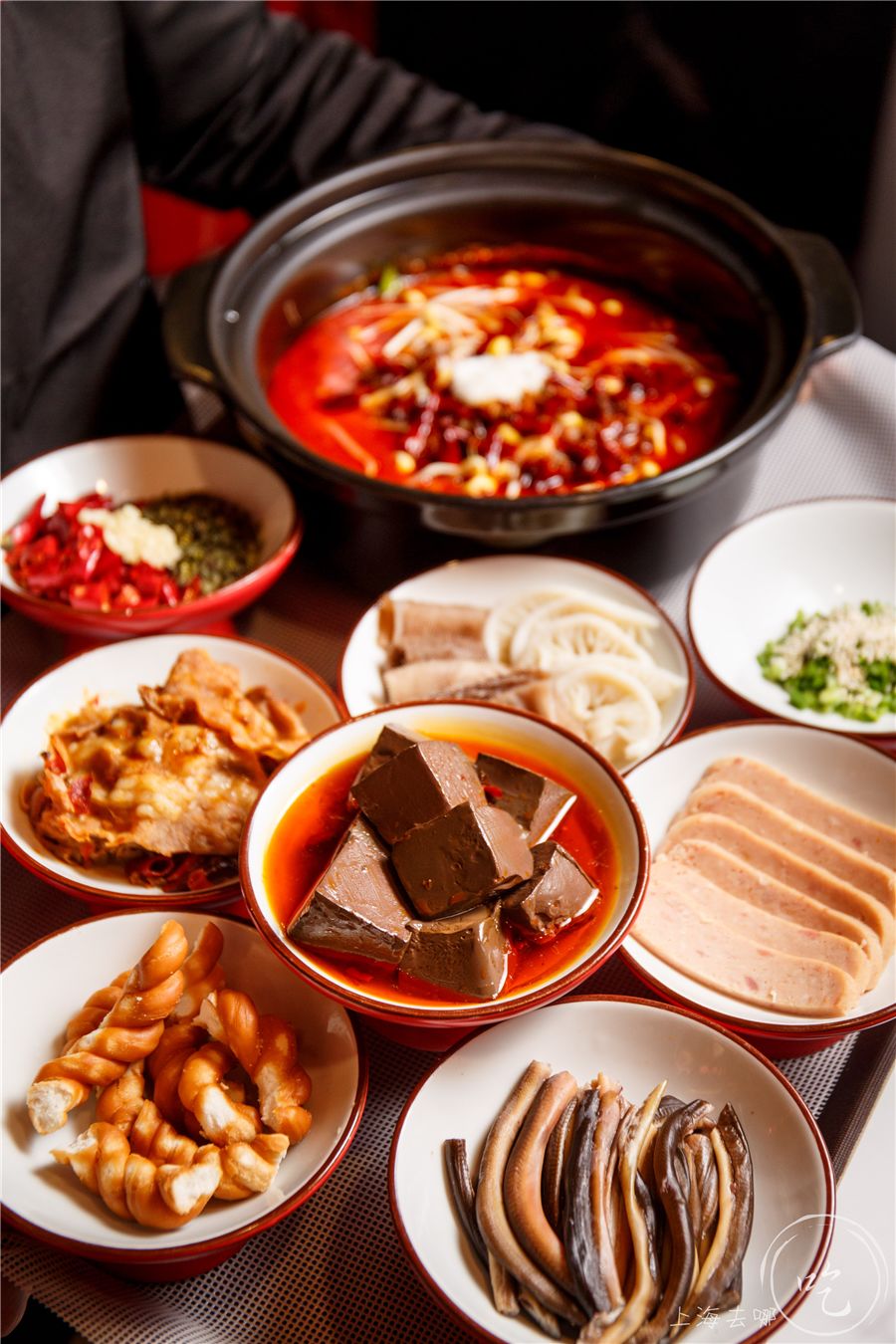 要火！魔都独①份的「毛血旺茶火锅」来了！刚开30天排爆虹口足球场