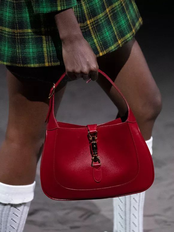 福利来惹！肖战的米老鼠竟没拼过*钟金**仁Gucci大秀浪漫表白？