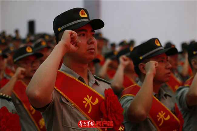 兵哥哥版“私人订制”表情包强势来袭！快收藏