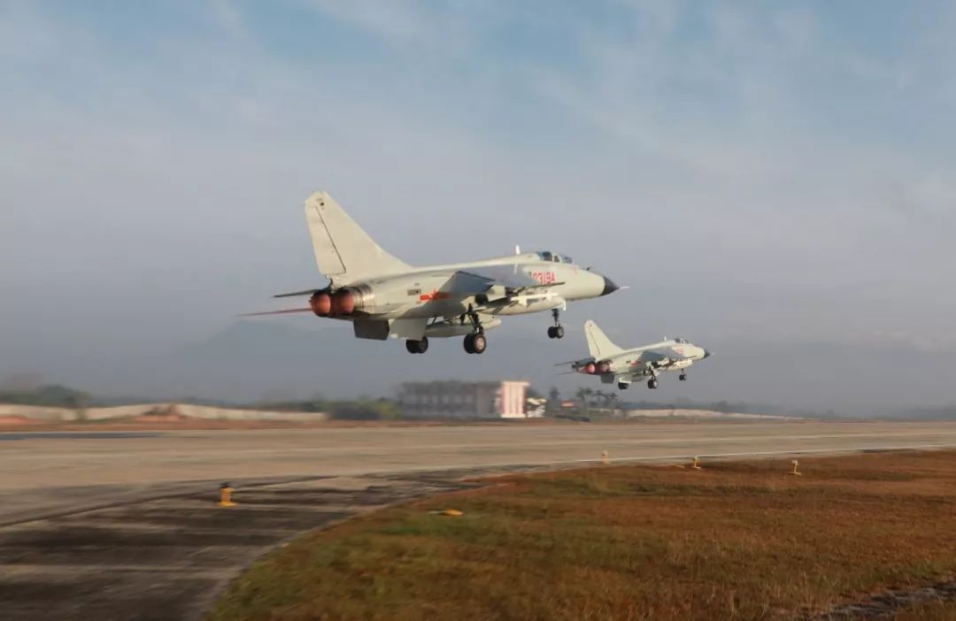 万里海疆战鼓擂，新春佳节练兵忙