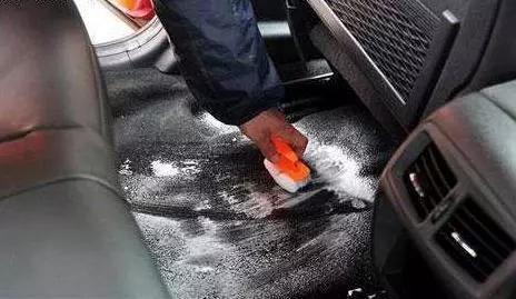 车内仪表台清洁护理不沾灰,车内清洁用什么方法最好