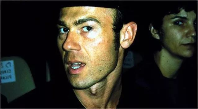 知道你们无聊，于是请来这些时装大师，陪你们一起宅在家中