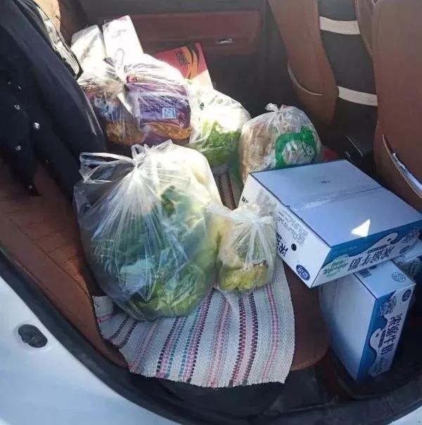 鏉戜富浠诲府鍐滄埛鐢靛晢甯﹁揣,鏉戞敮涔﹀綋涓婃潙鍐呭崠璐ч儙