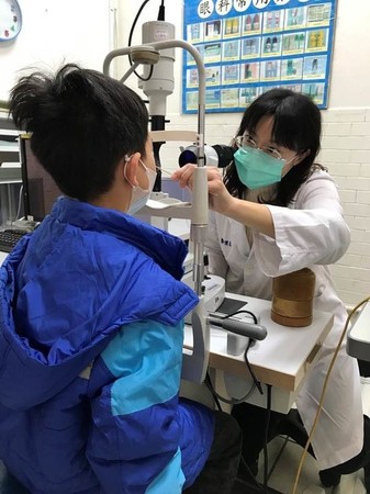 三岁远视五百度算什么程度,六岁小孩远视500度需要配眼镜