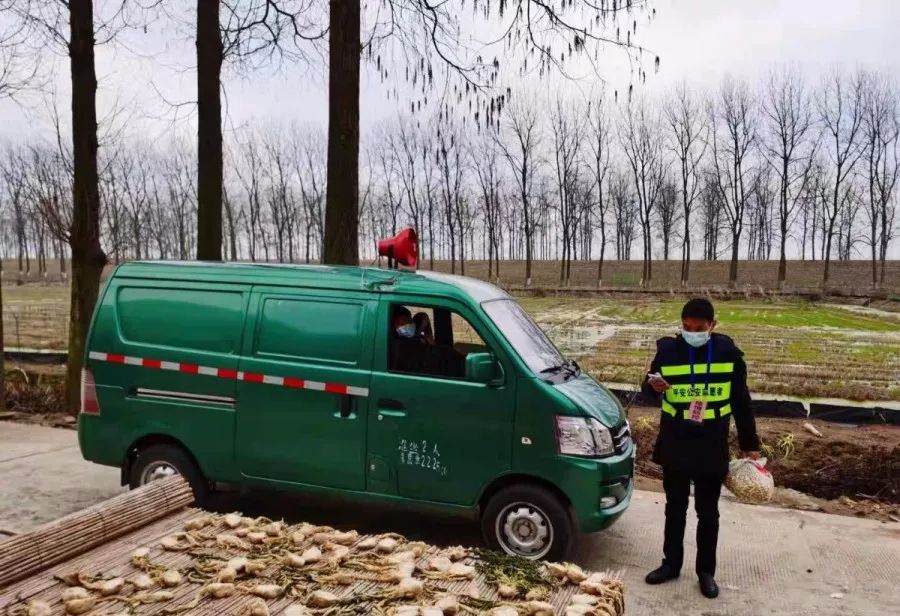 开冒牌的邮政车，干代购的正经活