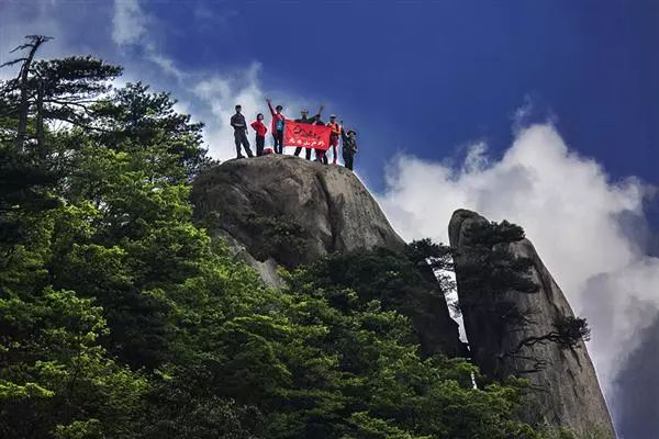 九华山细雨绵绵,九华山迎来最美的季节